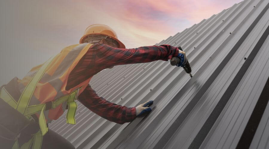Professional gutter cleaning in Benton, MS